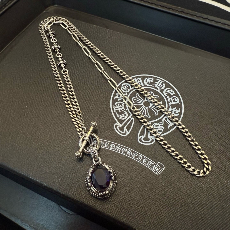Ch*0me He**ts necklaces